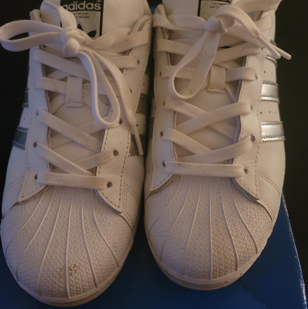 Women's shell toe Adidas